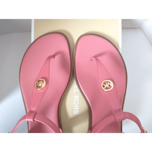 New! MICHAEL KORS Mallory MK Logo Leather Thong T-Strap Sandals Shoe Light Berry - Picture 2 of 5